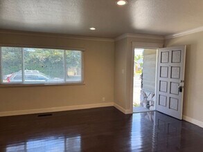 1568-1572 Union Ave in Redwood City, CA - Building Photo - Building Photo