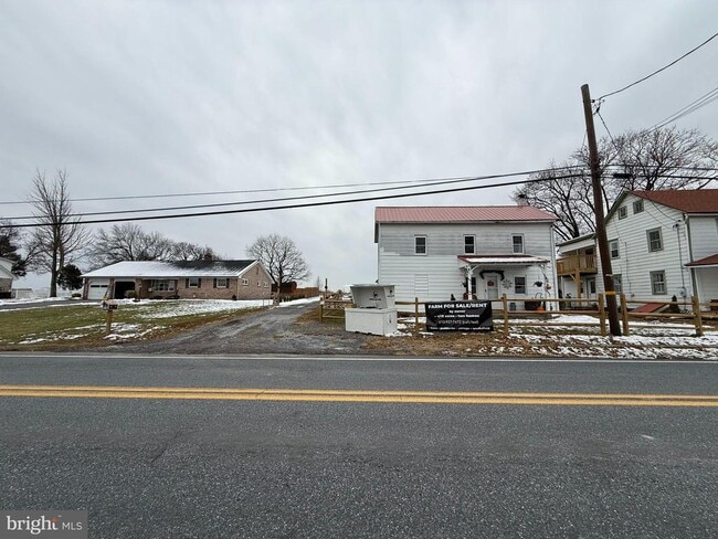 937 Main St in Mohrsville, PA - Building Photo - Building Photo