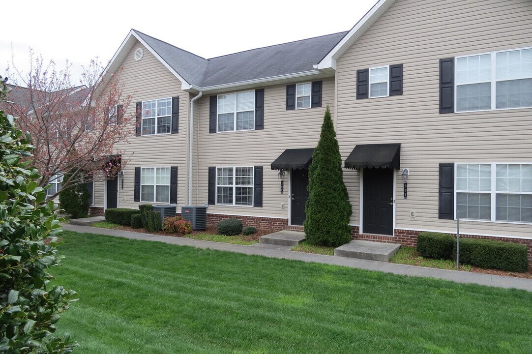 2121 S Greenwood in Johnson City, TN - Building Photo