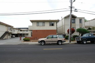 745 Elm St in San Carlos, CA - Foto de edificio - Building Photo