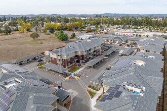 Cedar Grove Apartments in Santa Rosa, CA - Foto de edificio - Building Photo