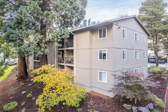 Westwood Apartments in Portland, OR - Building Photo - Building Photo