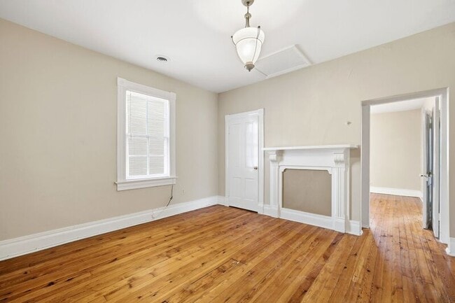 6 N Washington St in Staunton, VA - Building Photo - Building Photo