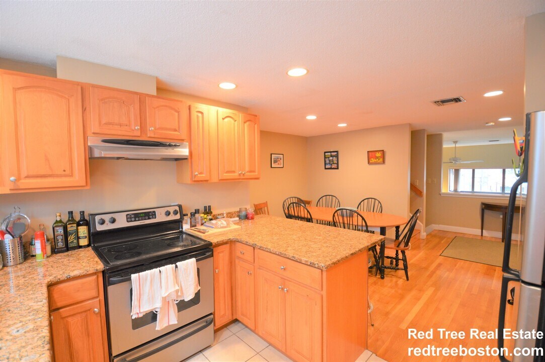 85 Brainerd Rd, Unit 2 in Boston, MA - Foto de edificio