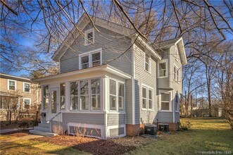 45 Church St in Guilford, CT - Foto de edificio - Building Photo