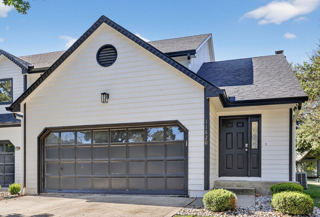 11620 Bluejacket St in Overland Park, KS - Building Photo