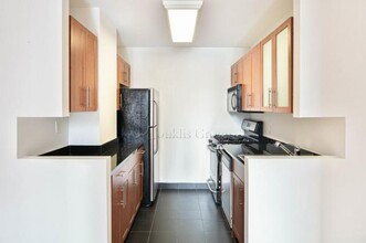 100 Maiden Ln in Manhattan, NY - Building Photo - Building Photo