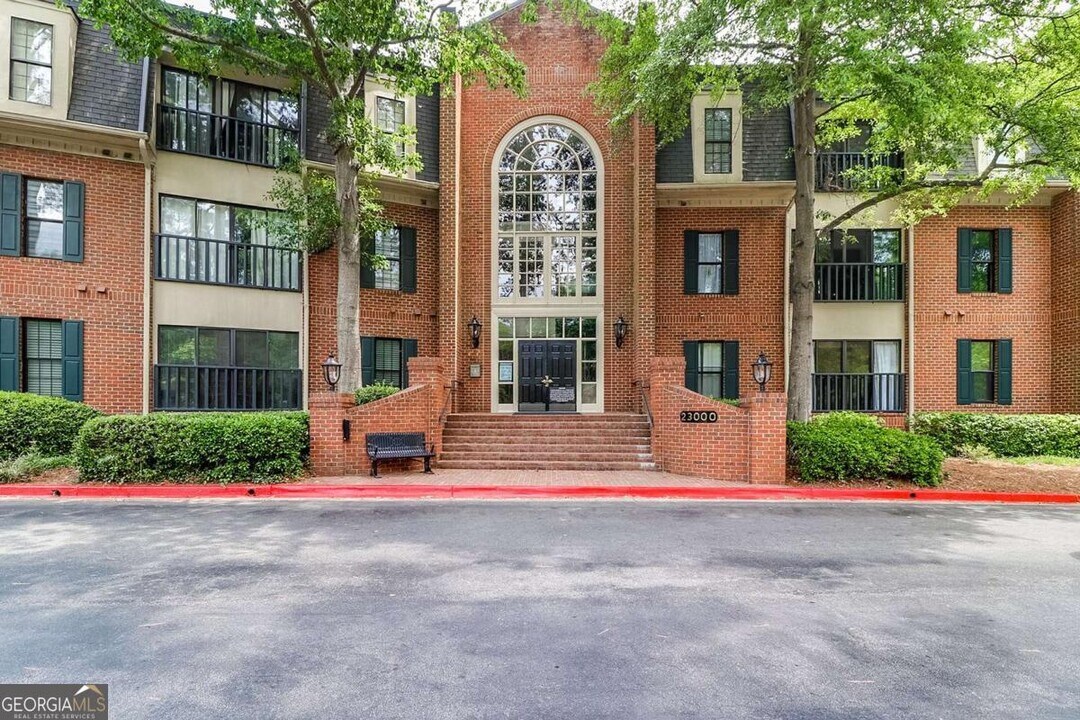 23105 Plantation Dr NE in Atlanta, GA - Building Photo