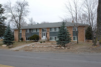 231 79th Way NE in Fridley, MN - Foto de edificio - Building Photo