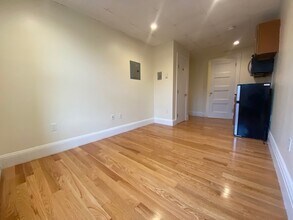 297 Newbury St, Unit #10 in Boston, MA - Foto de edificio - Building Photo