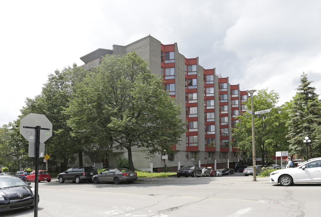 Foyer Hongrois in Montréal, QC - Building Photo