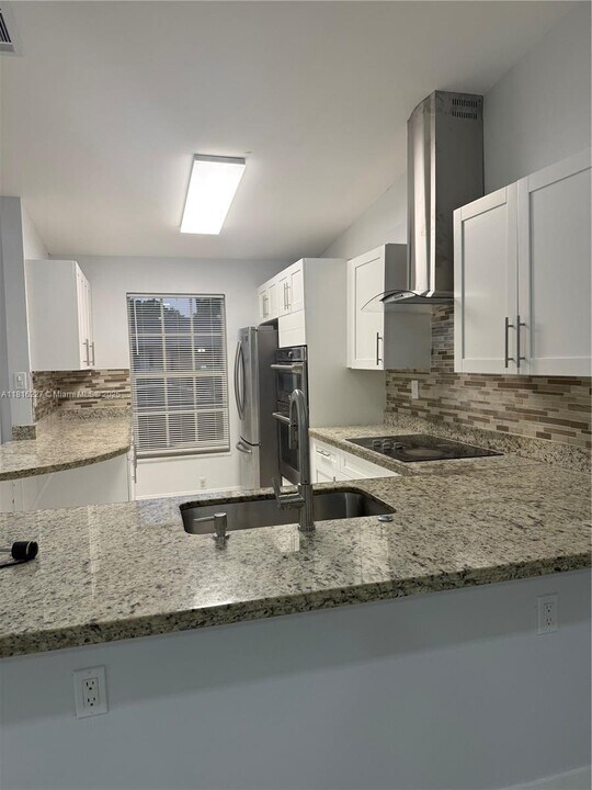 9571 W Fern Ln in Miramar, FL - Foto de edificio