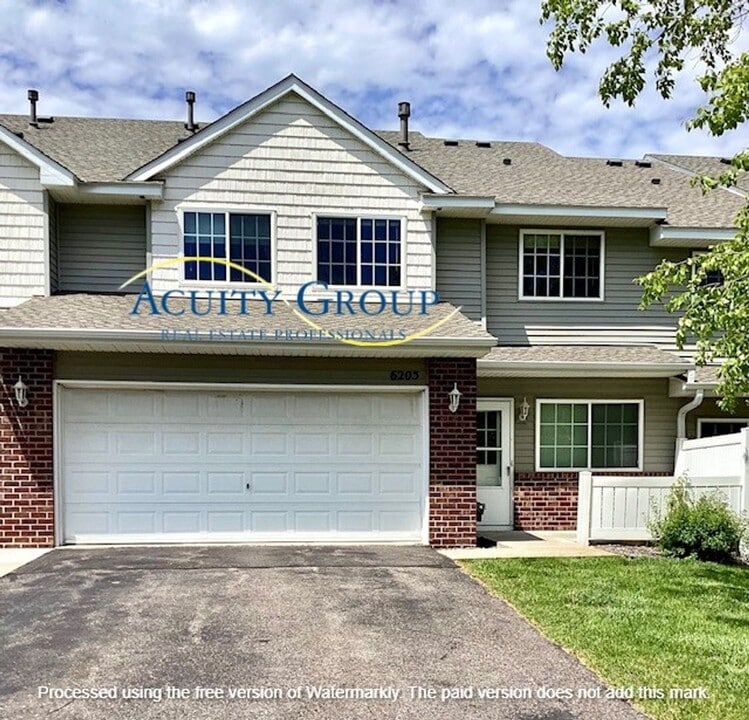 6205 Maclynn Ave in Otsego, MN - Building Photo