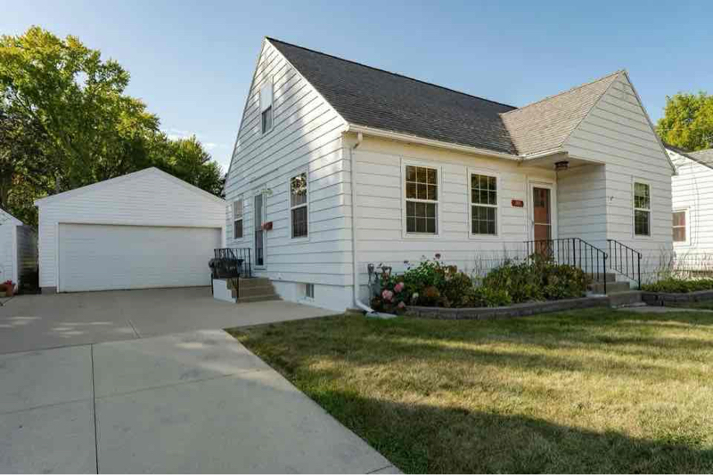 1015 8th Ave NW in Rochester, MN - Foto de edificio