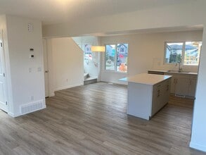 1025 Secord Promenade in Edmonton, AB - Building Photo - Building Photo
