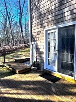 15 Indian Hill Ln in Newtown, CT - Building Photo