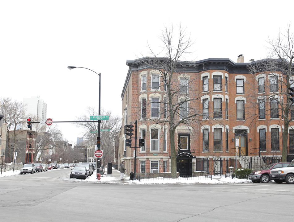 301 W Wisconsin in Chicago, IL - Foto de edificio
