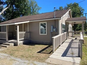 540 Magnolia St in Clute, TX - Building Photo - Building Photo