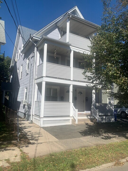108 Washington St in Wallingford, CT - Building Photo