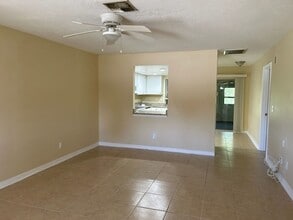 1239 SE 23rd Pl in Cape Coral, FL - Building Photo - Building Photo