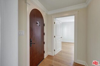 135 N Gower St in Los Angeles, CA - Building Photo - Building Photo