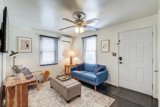 2430 S Oakland St, Unit ID1385650P in Arlington, VA - Foto de edificio - Building Photo