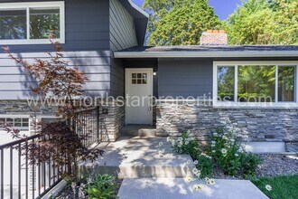 4973 Parkhill St in Lake Oswego, OR - Building Photo - Building Photo