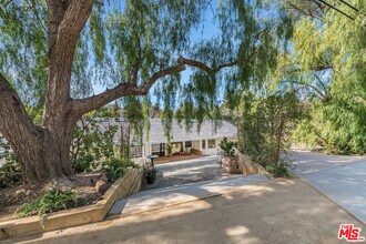 25010 Jim Bridger Rd in Hidden Hills, CA - Building Photo - Building Photo