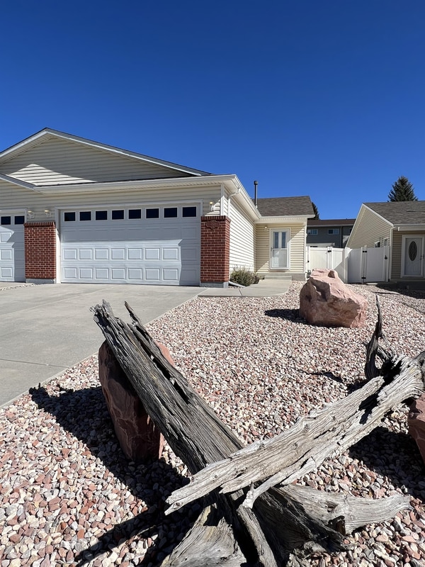 6003 Crow Rd in Cheyenne, WY - Foto de edificio - Building Photo