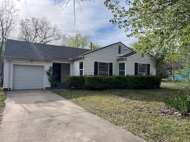 1726 N Ricketts St in Sherman, TX - Foto de edificio - Building Photo