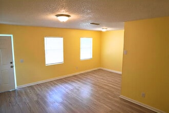 7190 Conant Ave, Unit 1 in Jacksonville, FL - Foto de edificio - Building Photo