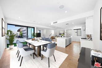 733 N Gramercy Pl in Los Angeles, CA - Building Photo - Building Photo