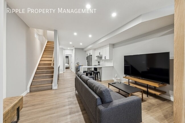 7136-7134 34 Ave NW in Calgary, AB - Building Photo - Building Photo