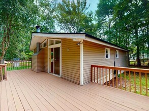 107 Hickory Rd in Milford, PA - Building Photo - Building Photo