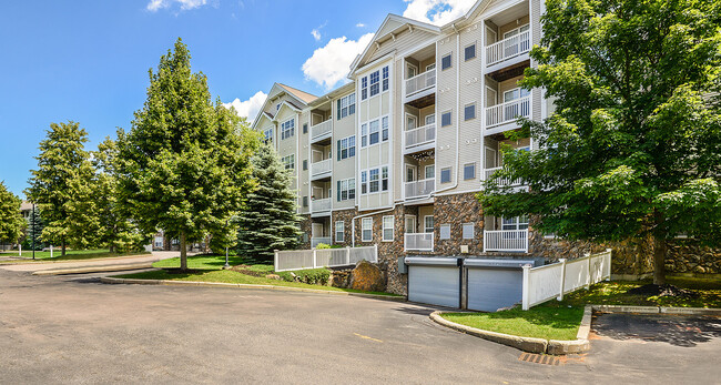 Highlands at Faxon Woods in Quincy, MA - Foto de edificio - Building Photo
