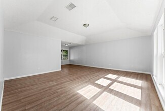 2808 Pinewood Dr in League City, TX - Building Photo - Building Photo