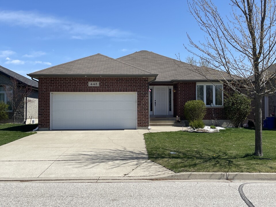 448 Hadfield Crescent in Sarnia, ON - Building Photo