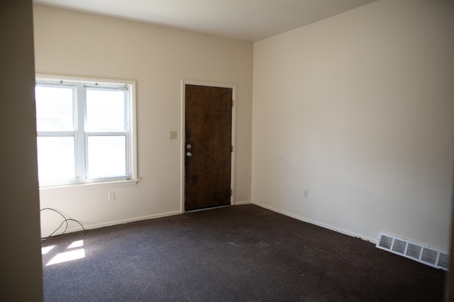 1017 N Lang Ave in Pittsburgh, PA - Building Photo - Building Photo
