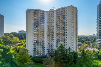 20 Graydon Hall in Toronto, ON - Building Photo - Building Photo