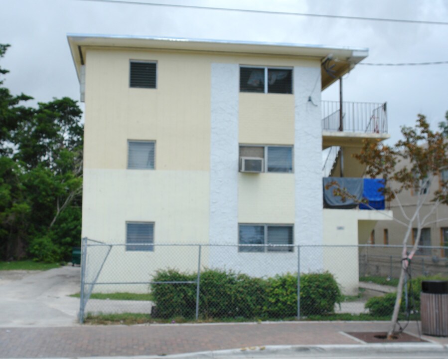 3485 Grand Ave in Miami, FL - Building Photo