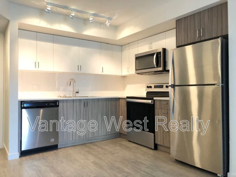 625-625 Academy Way in Kelowna, BC - Building Photo