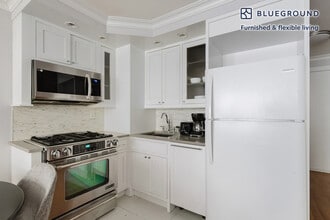 50 W 97th St in New York, NY - Foto de edificio - Building Photo