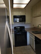 104 Woodlake Dr, Unit 104 in Santa Rosa, CA - Building Photo - Building Photo
