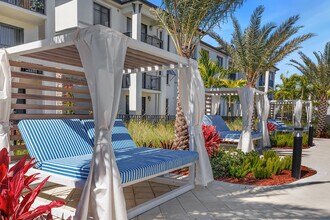 The Villas at Tuttle Royale in Royal Palm Beach, FL - Foto de edificio - Building Photo