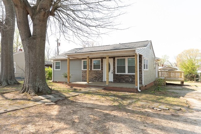 1305 Andover Ave in Greensboro, NC - Building Photo - Building Photo