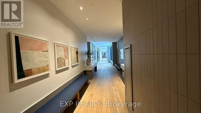 395 Square One Dr in Mississauga, ON - Building Photo - Building Photo