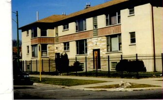 7958 S Wood St in Chicago, IL - Building Photo