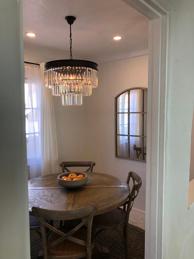 1063 1/2 S Sycamore Ave, Unit 10631/2 in Los Angeles, CA - Building Photo - Building Photo
