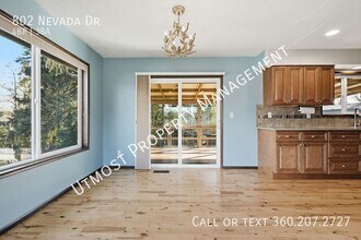 802 N Nevada Dr in Longview, WA - Building Photo - Building Photo