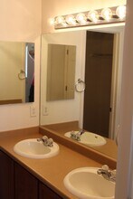 9758 Laredo St. in Commerce City, CO - Foto de edificio - Building Photo